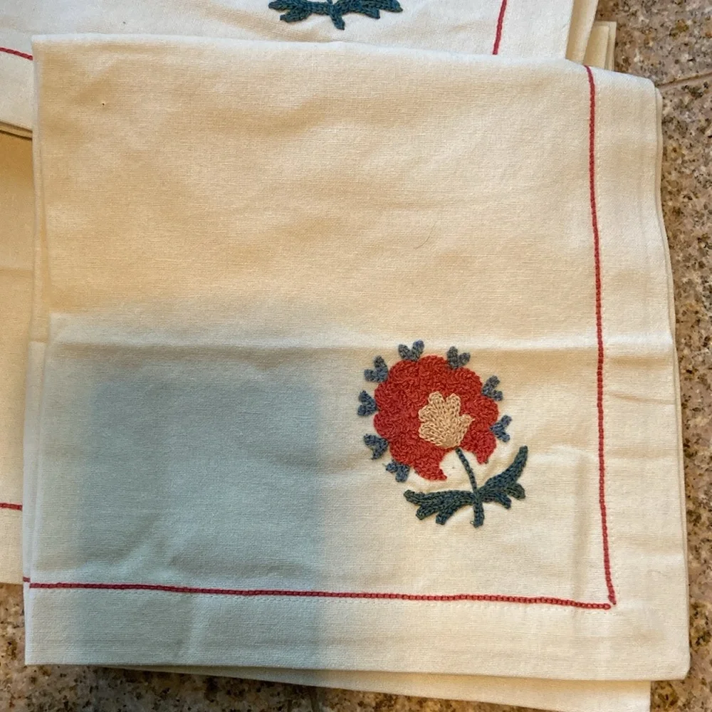 Williams Sonoma Napkins 100% Cotton NWOT Floral Embroidered Big Ecru/Coral Motif